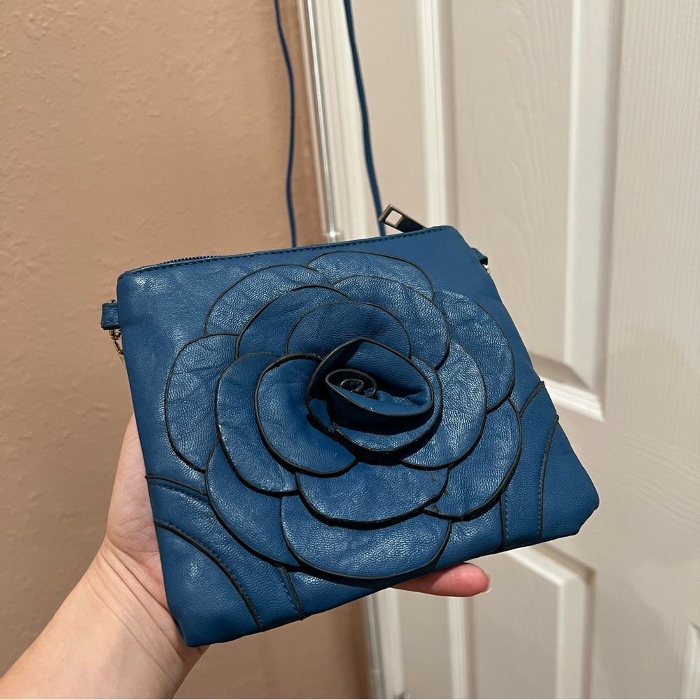 Flower Crossbody - Picture 3 of 6